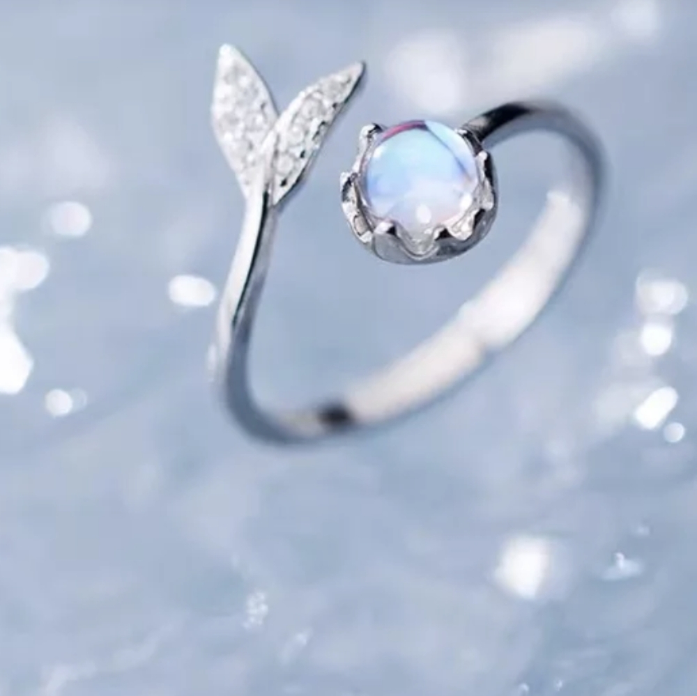 *Tail Moonstone* Adjustable Silver Ring